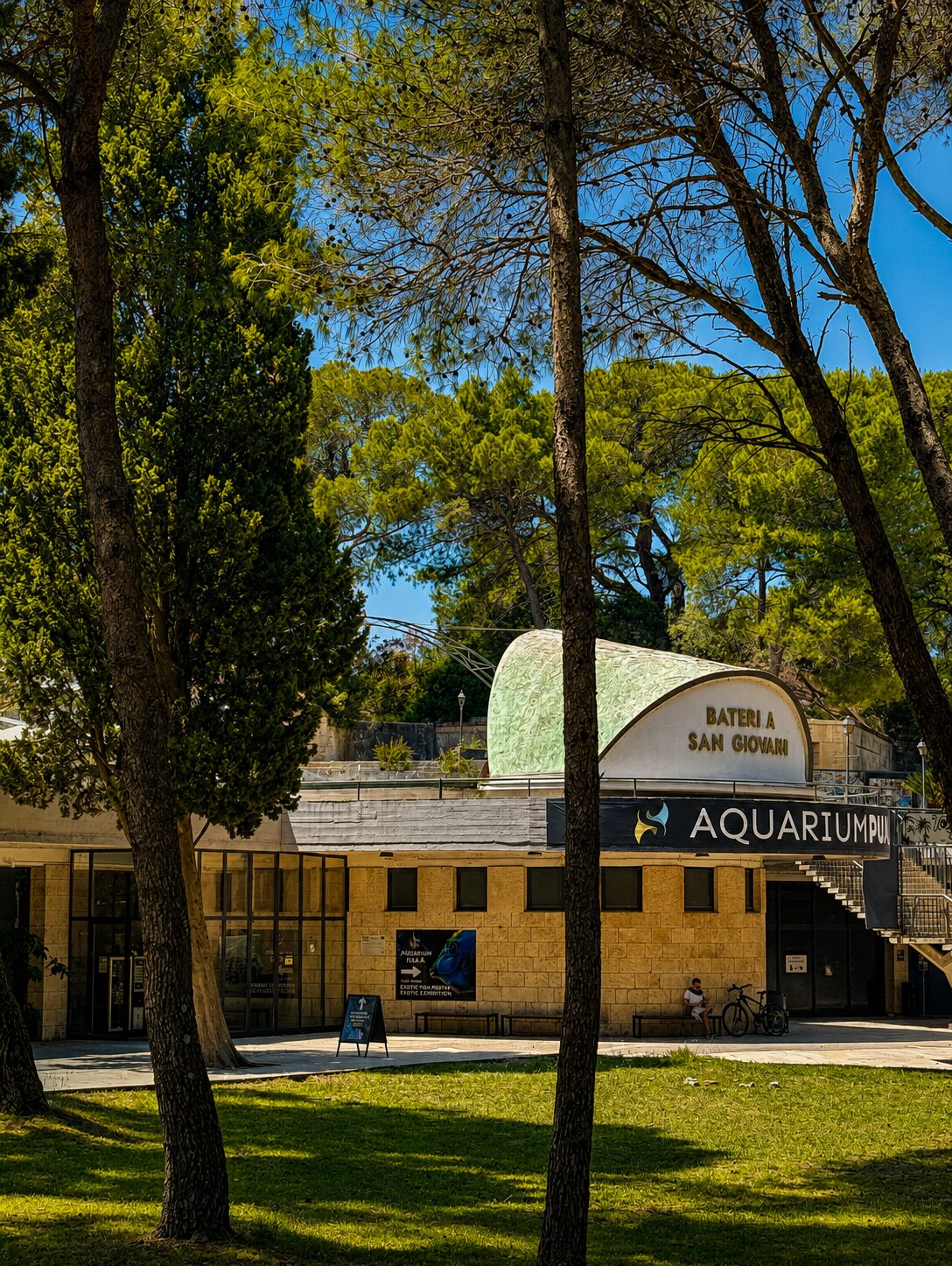 Arriving at Aquarium Pula Entrance to Aquarium Pula among the trees of the Verudela peninsula