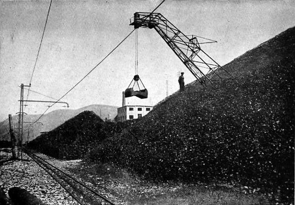 Coal sorting at Štalije Workers sorting coal after it left the Štalije separation plant
