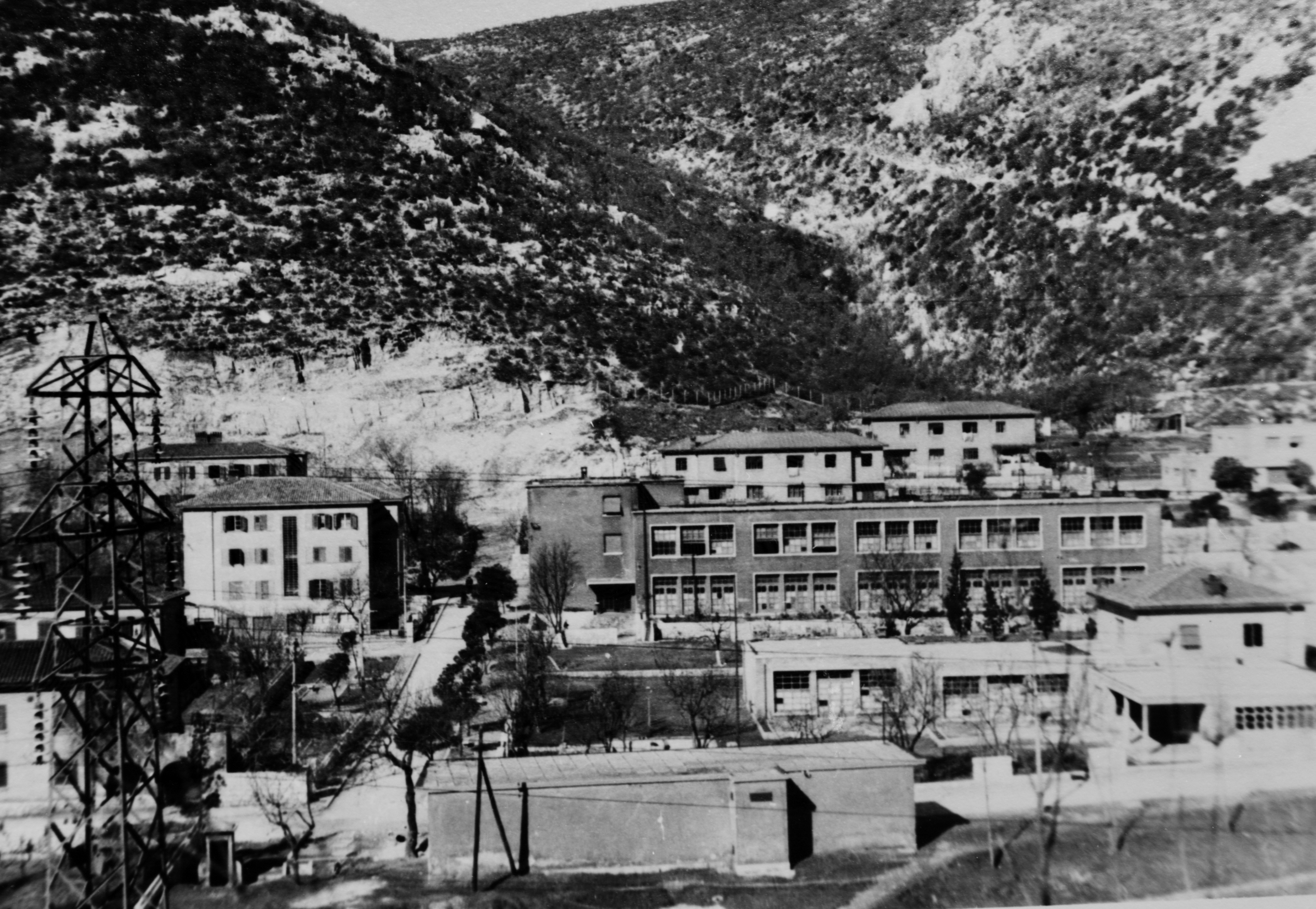 School, kindergarten and housing in Raša School, kindergarten and housing in the planned mining town of Raša