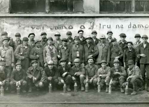 Raša miners in the 1950s Group of Raša miners gathered outside the pit entrance in the 1950s